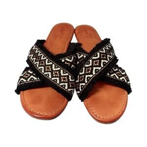 Universal Thread Black and Tan Patterned Boho Tribal Sandals Size 8.5